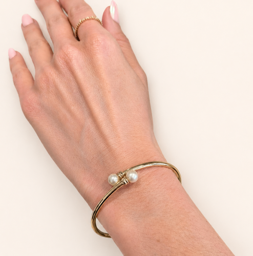 Bracelet Bracelet jonc ouvert en or jaune 18 carats et perles 58 Facettes 36269