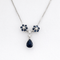 Collier Collier pendentif marguerite en or blanc 18 carats, saphirs et diamants 58 Facettes 36249
