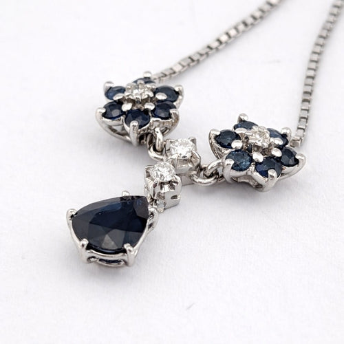 Collier Collier pendentif marguerite en or blanc, saphirs et diamants 58 Facettes 36249