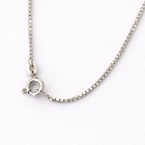 Collier Collier pendentif marguerite en or blanc, saphirs et diamants 58 Facettes 36249