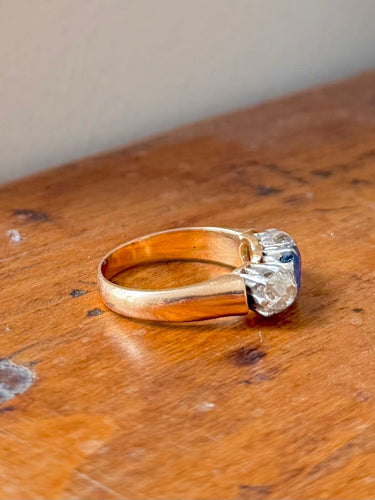 Bague 52 Bague jarretière en or rose 18 carats, platine, saphir et diamants 58 Facettes sc