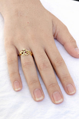 Bague 55.5 Bague serpent en or jaune 18 carats et rubis 58 Facettes id: 1754982