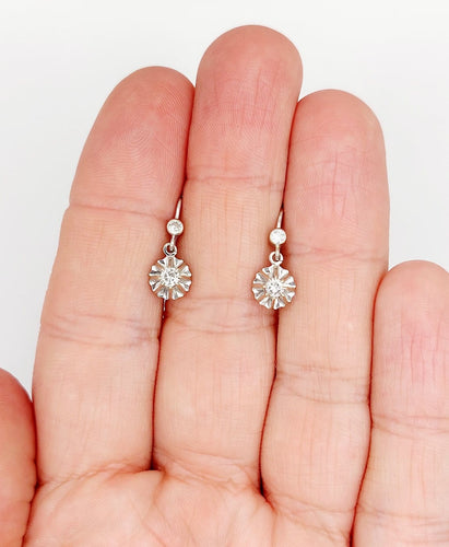 Boucles d'oreilles Dormeuses Art déco en or blanc 18k et diamants taille brillant 58 Facettes A07092