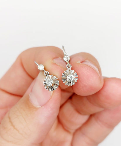 Boucles d'oreilles Dormeuses Art déco en or blanc 18k et diamants taille brillant 58 Facettes A07092