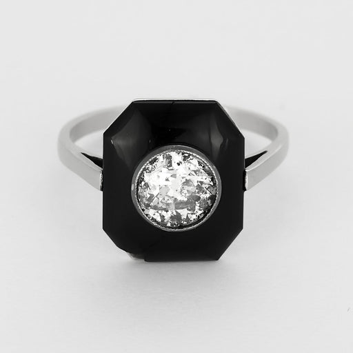 Bague 56 Bague Art Déco, or gris, onyx, diamant de taille ancienne 1 carat environ. 58 Facettes 260250