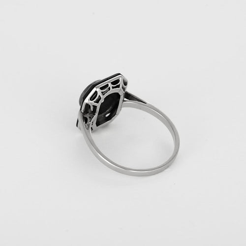 Bague 56 Bague Art Déco, or gris, onyx, diamant de taille ancienne 1 carat environ. 58 Facettes 260250