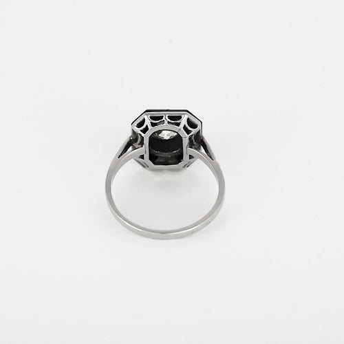 Bague 56 Bague Art Déco, or gris, onyx, diamant de taille ancienne 1 carat environ. 58 Facettes 260250