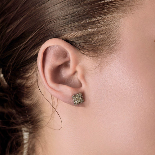 Paire de Boutons d'oreilles en or gris, diamants princesse et diamants taillés en brillant 58 Facettes 260273