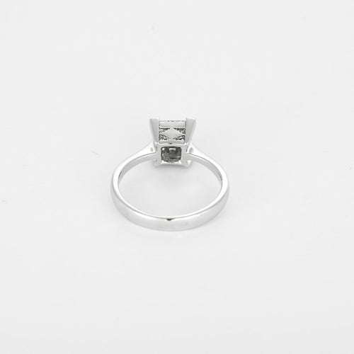 Bague 51 Bague moderniste en or gris et petits diamants princesse 58 Facettes 260274