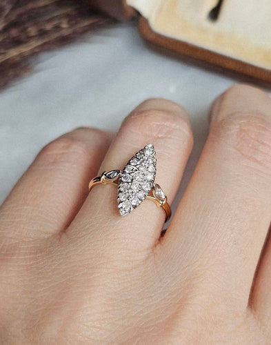 Bague 52 Bague marquise vintage en or jaune et blanc 18 carats et diamants 58 Facettes 678
