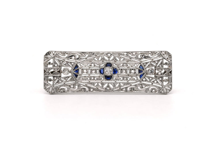 Broche Broche Art déco en or blanc 18 carats, saphirs et diamants 58 Facettes 23652