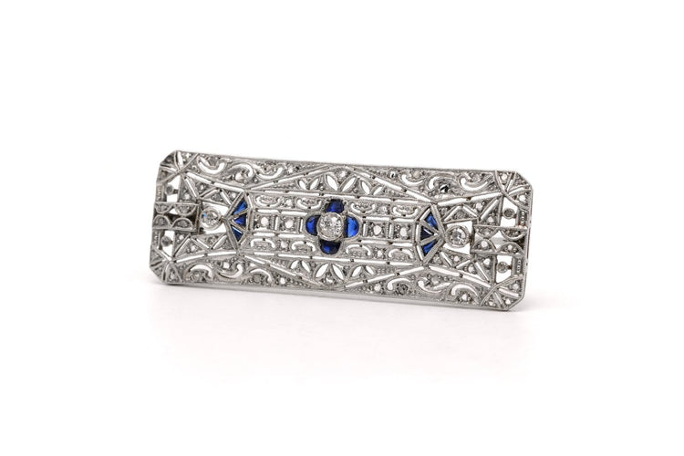 Broche Broche Art déco en or blanc 18 carats, saphirs et diamants 58 Facettes 23652