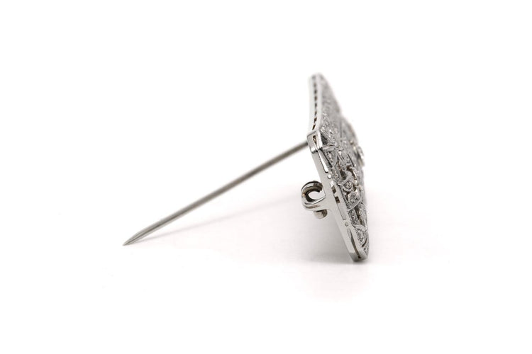 Broche Broche Art déco en or blanc 18 carats, saphirs et diamants 58 Facettes 23652