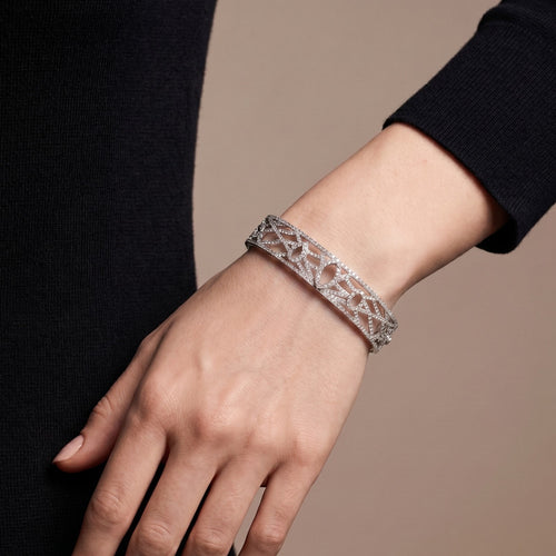 Bracelet Bracelet rigide en or blanc et diamants 58 Facettes 62800045