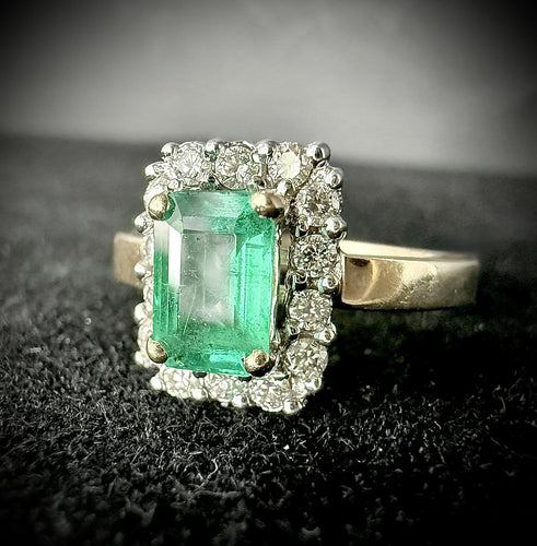 Bague 48 Bague vintage - Émeraude et diamants en or jaune 18 carats 58 Facettes Bague 004