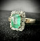 Bague 48 Bague vintage - Émeraude et diamants en or jaune 18 carats 58 Facettes Bague 004