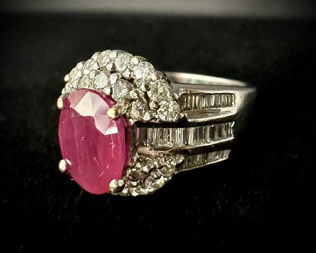 Bague 55.5 Bague - Rubis ovale env. 2 ct et diamants en or blanc 18 carats 58 Facettes Bague 008