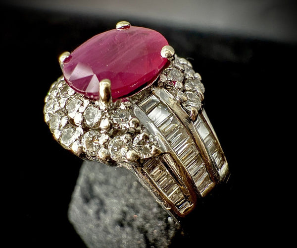 Bague 55.5 Bague - Rubis ovale env. 2 ct et diamants en or blanc 18 carats 58 Facettes Bague 008