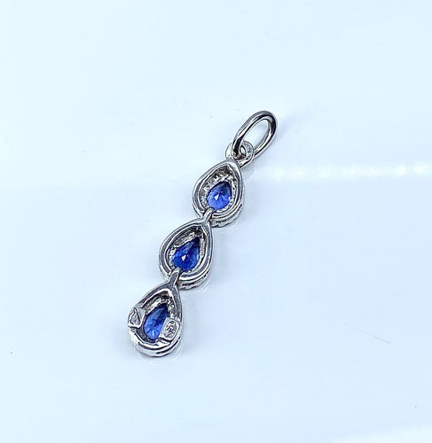 Pendentif Pendentif - Trois gouttes en or blanc 18 carats, saphirs et diamants 58 Facettes AB719