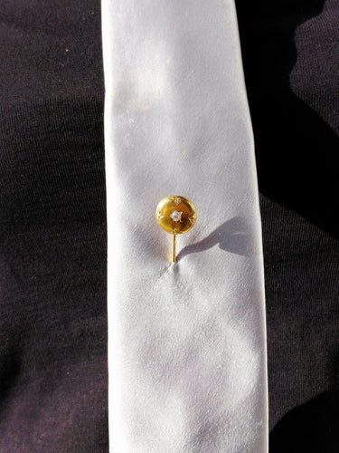 Épingle à cravate en or jaune 18 carats et diamant 58 Facettes id: 1756197