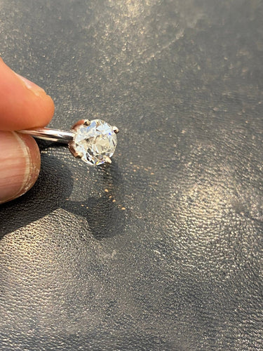 Bague solitaire en or gris et diamant 1,88 ct