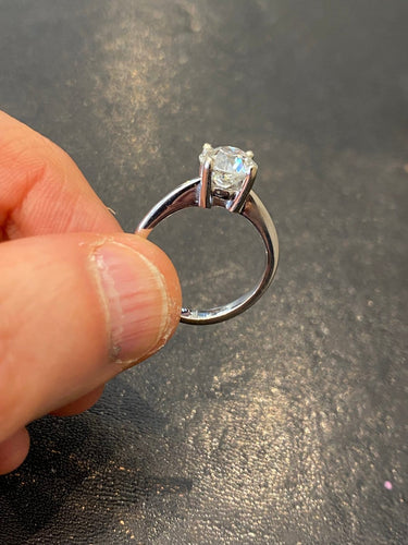 Bague solitaire en or gris et diamant 1,88 ct