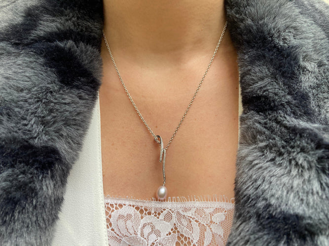 Collier Yam - Collier pendentif perle et diamants en or blanc 58 Facettes BO/230034
