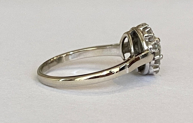 Bague 53 Bague rosette vintage en or blanc 14 ct avec diamants 0,83 ct 58 Facettes ring