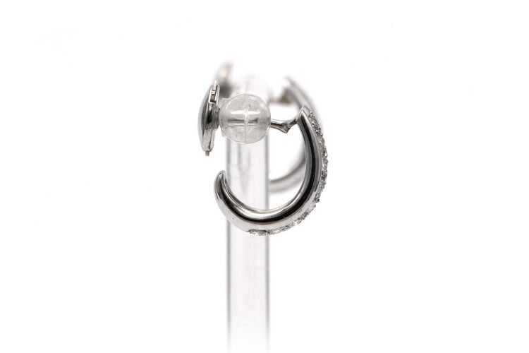 Boucles d'oreilles Boucles d'oreilles contemporaines en or blanc 18 carats et diamants taille brillant 58 Facettes 23785