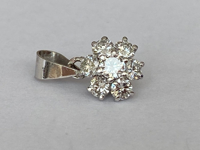 Pendentif Pendentif rosette en or blanc 14 ct et diamants 58 Facettes pendant