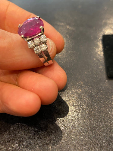 Bague en platine avec rubis 5,23 ct et diamants