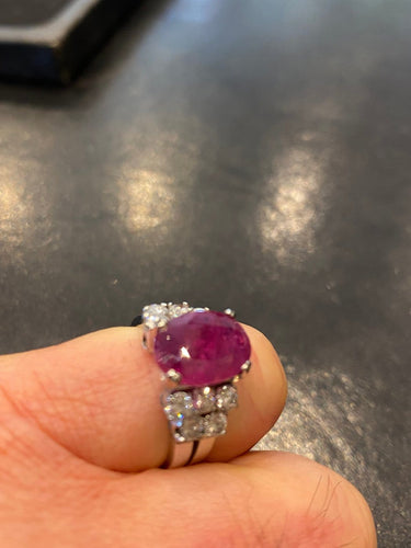 Bague en platine avec rubis 5,23 ct et diamants