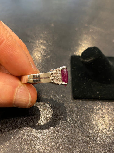 Bague en platine avec rubis 5,23 ct et diamants
