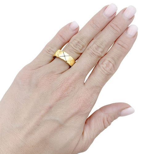 Bague 53 Bague Chanel, "Matelassé", or jaune. 58 Facettes 35656