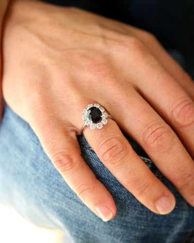 Bague 53 Bague pompadour 1950 en or blanc 750 avec saphir et diamants 58 Facettes A12060