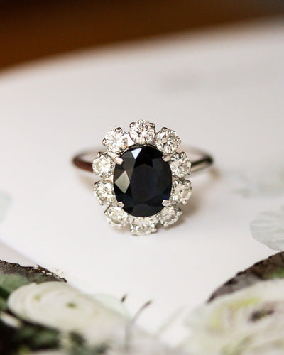 Bague 53 Bague pompadour 1950 en or blanc 750 avec saphir et diamants 58 Facettes A12060