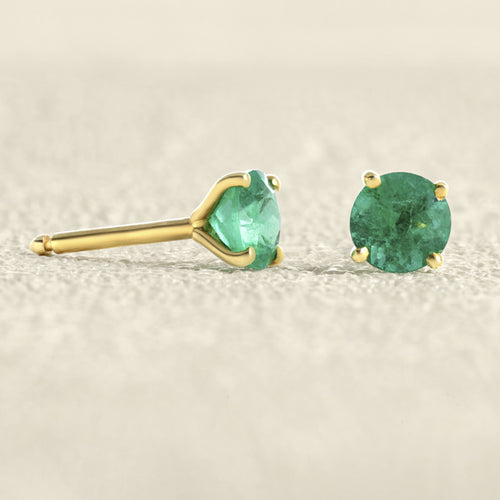 Boucles d'oreilles Boucles d'oreilles - Puces en or jaune et émeraudes 58 Facettes OC-66000251