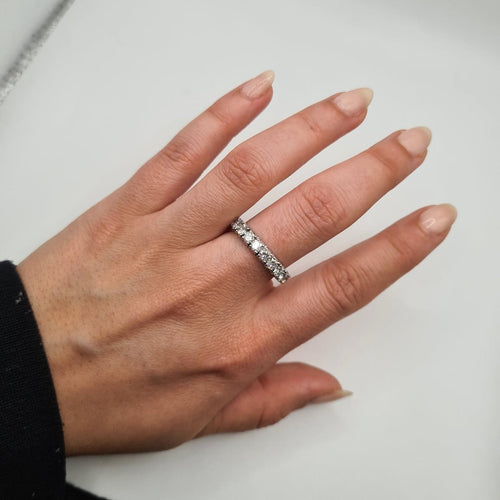Bague 58 Alliance tour complet en or blanc et diamants 58 Facettes #BT
