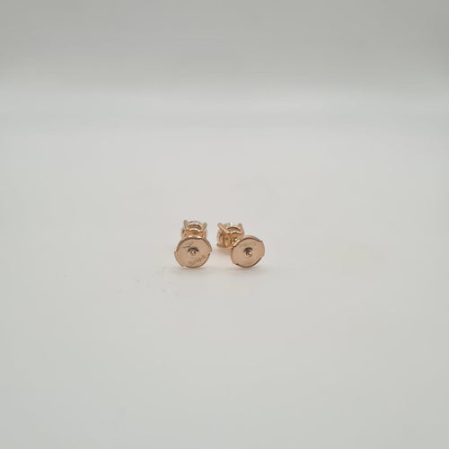Boucles d'oreilles Boucles d'oreilles clous en or rose 18k et diamants 58 Facettes #BT