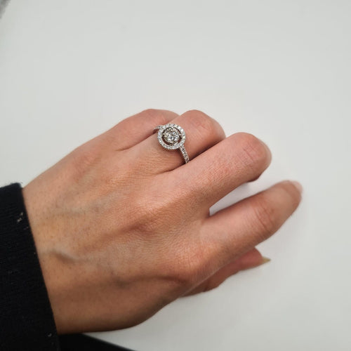 Bague 53 Bague solitaire en or blanc 18k avec diamants 58 Facettes #BT