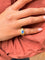 Chevalière - Bague jonc en or jaune et saphir de Ceylan