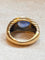 Chevalière - Bague jonc en or jaune et saphir de Ceylan