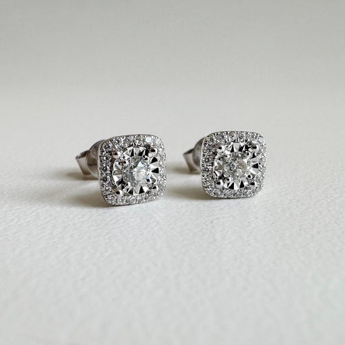 AITCHES - Boucles d'oreilles puces Embrace halo diamants en or blanc 18K