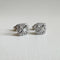 AITCHES - Boucles d'oreilles puces Embrace halo diamants en or blanc 18K
