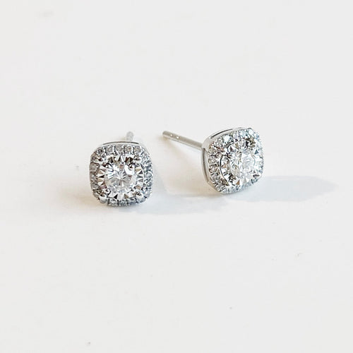 AITCHES - Boucles d'oreilles puces Embrace halo diamants en or blanc 18K