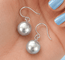 Boucles d’oreilles pendantes - Perles de culture de Tahiti rondes en or blanc 18K