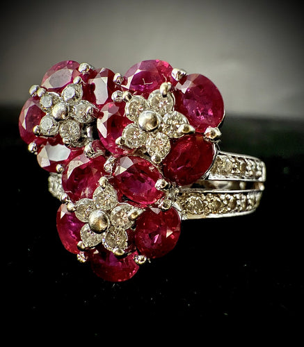 Bague cocktail - Rubis et diamants en or blanc 18 carats