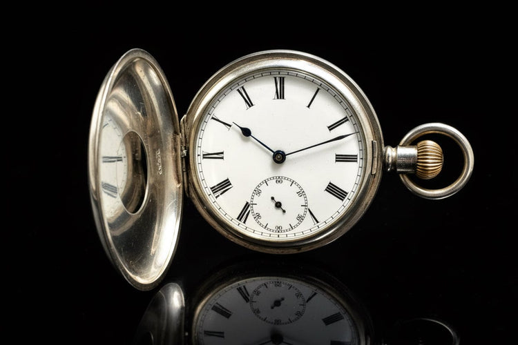 Montre Montre de poche anglaise œil-de-bœuf en argent 58 Facettes