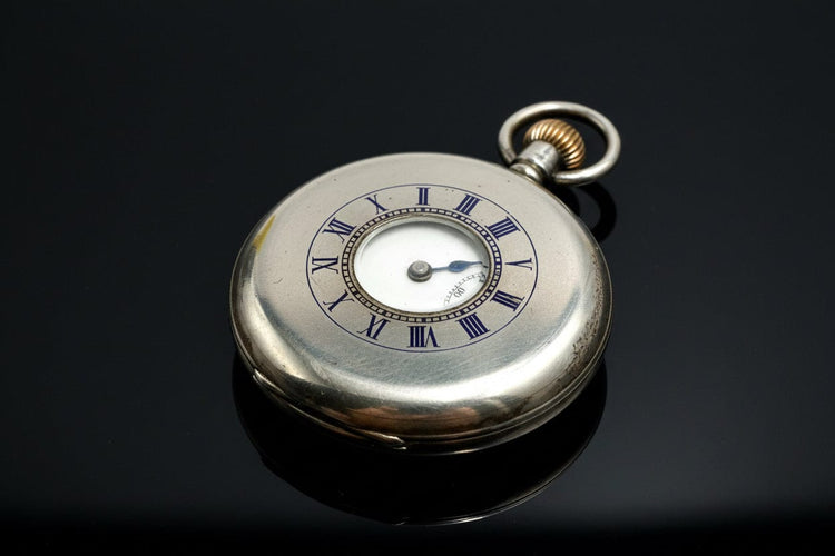 Montre Montre de poche anglaise œil-de-bœuf en argent 58 Facettes