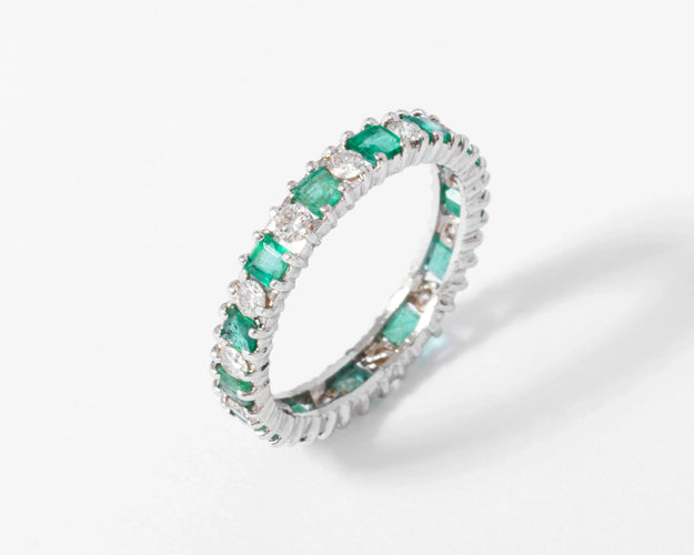 Bague 66 Alliance - Bague en or gris avec diamants et émeraudes 58 Facettes 1